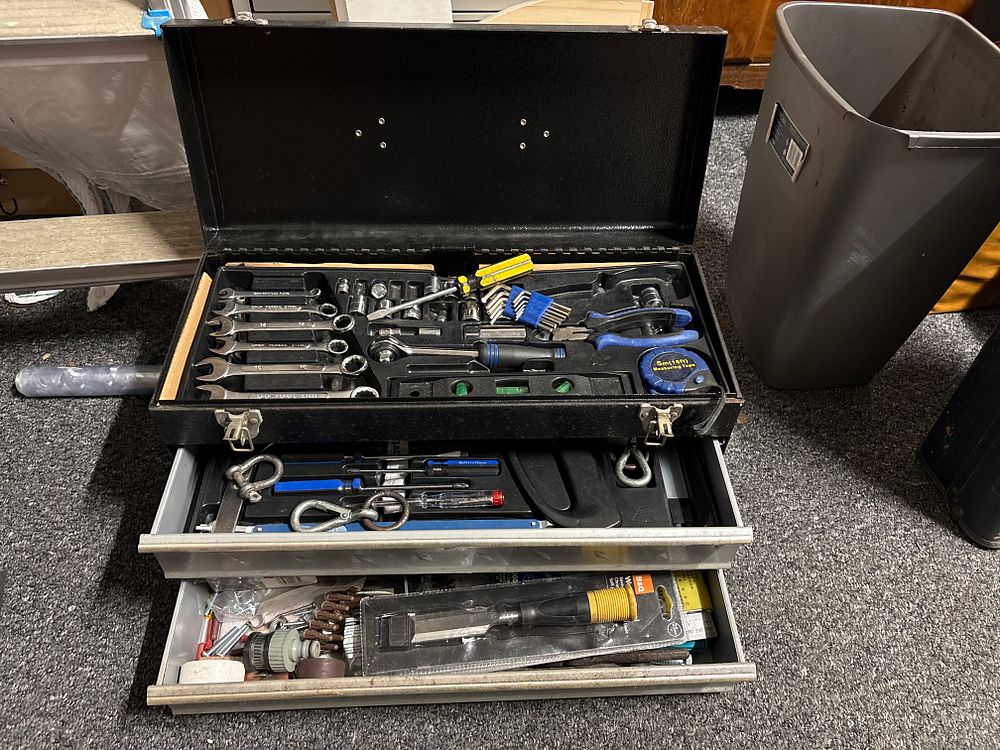 Lot 284a: Two Drawer Tool Chest and Contents