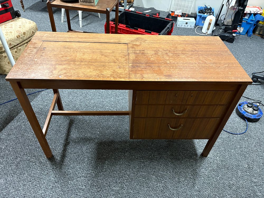 Lot 188: 1950’s Meredew Dressing Table