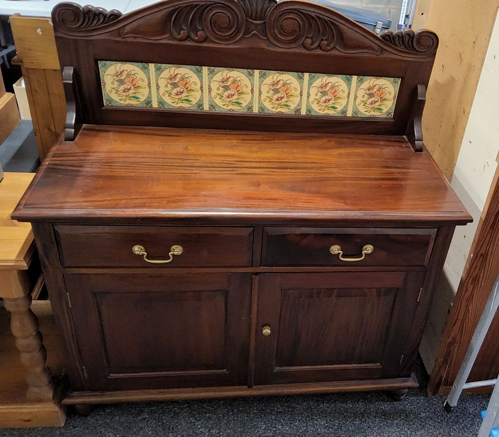 Lot 160: Vintage Washstand
