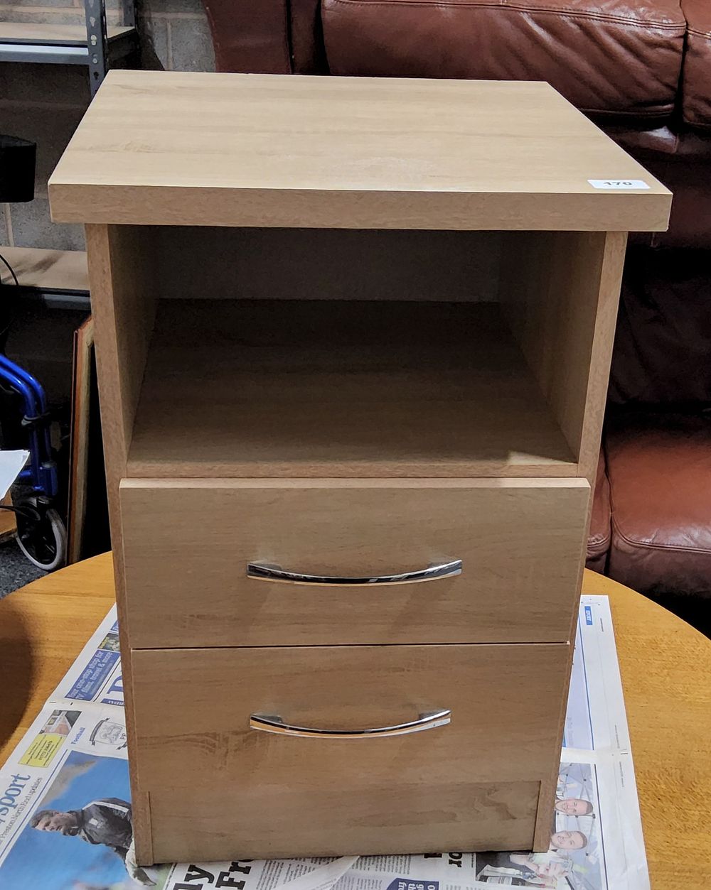 Lot 170: Bedside unit
