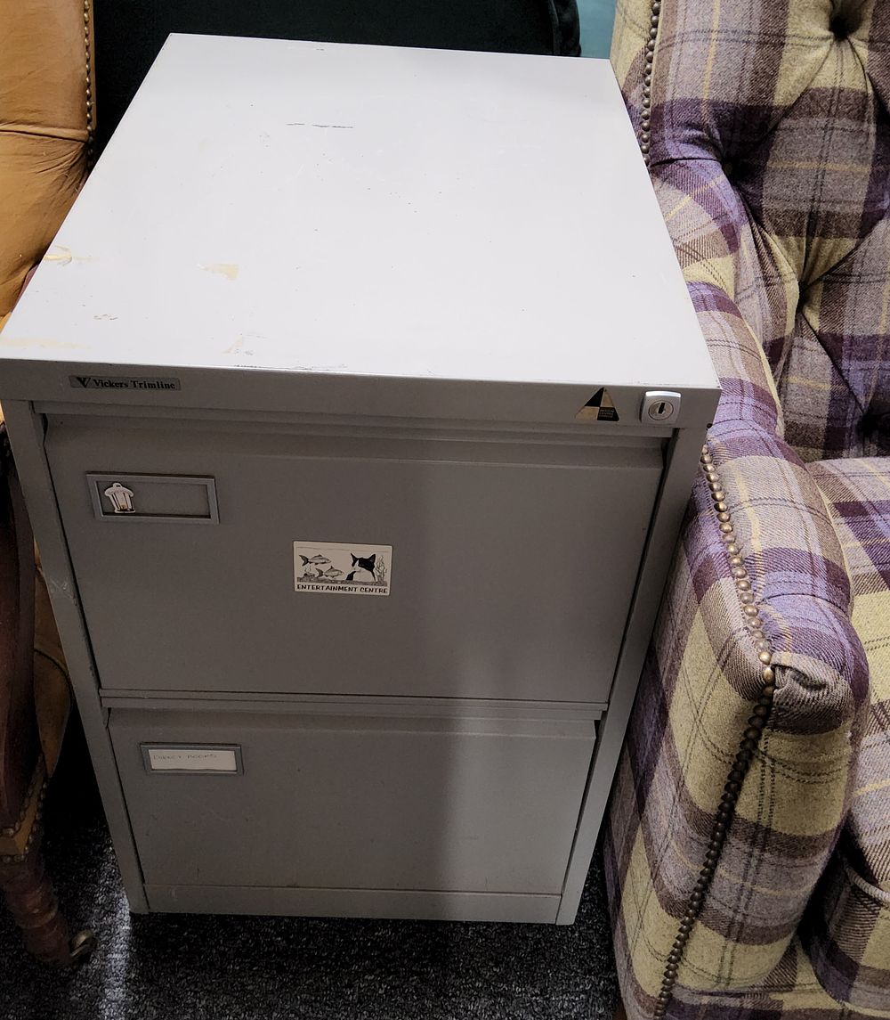 Lot 180: 2 Drawer Filing cabinet.