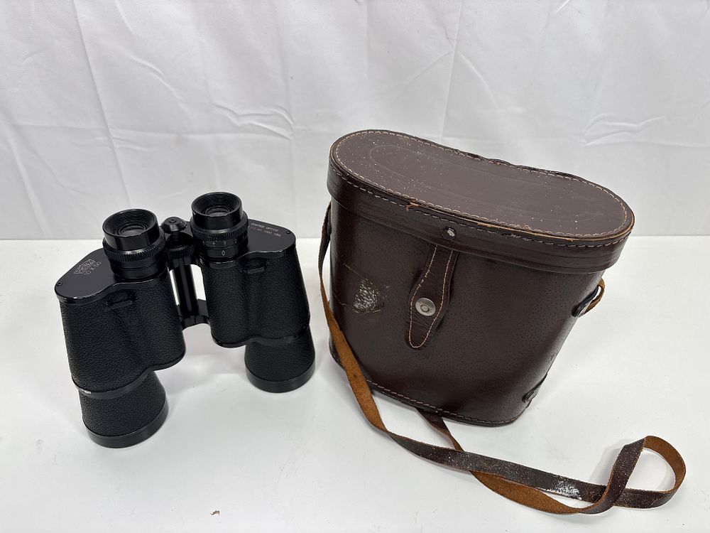 Lot 195: Pair of Prinz 10 x 50 Binoculars With Case