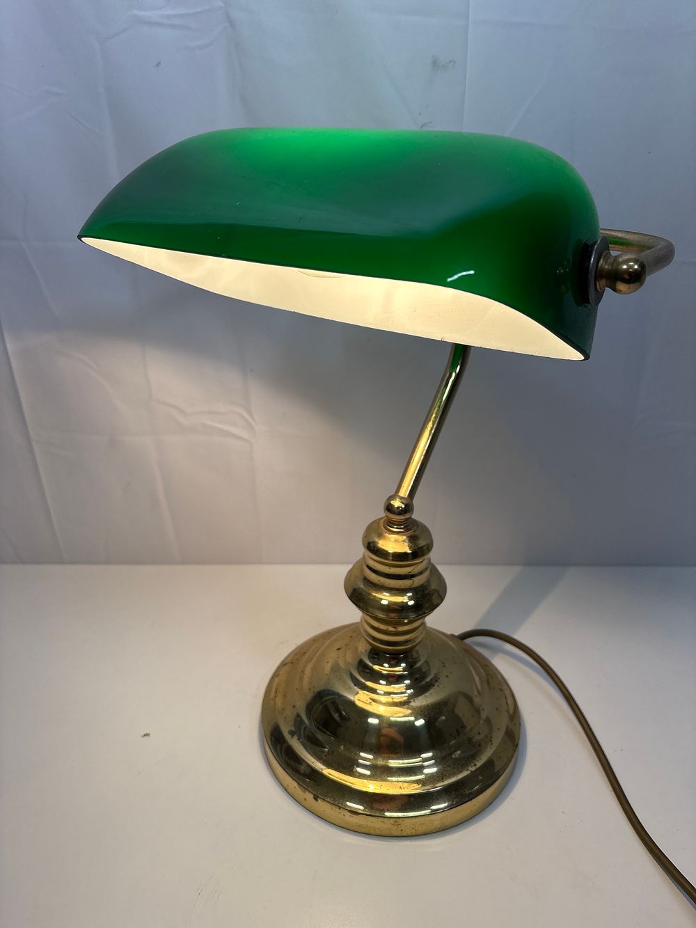 Lot 198: Classic Retro Style Bankers Lamp