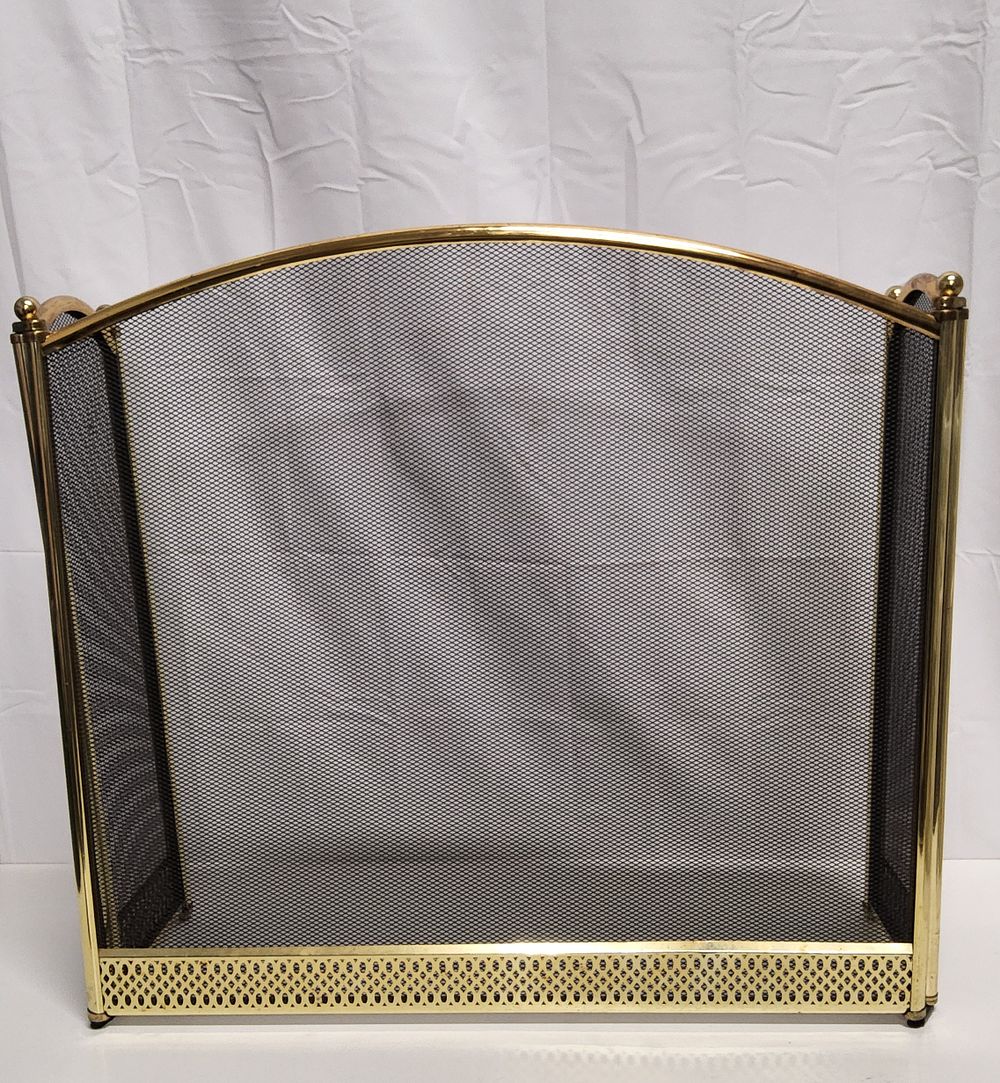 Lot 141a: Brass fire "Spark Guard. Foldable