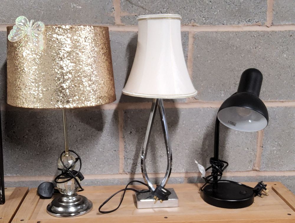 Lot 199a: 3 x Table lamps.
