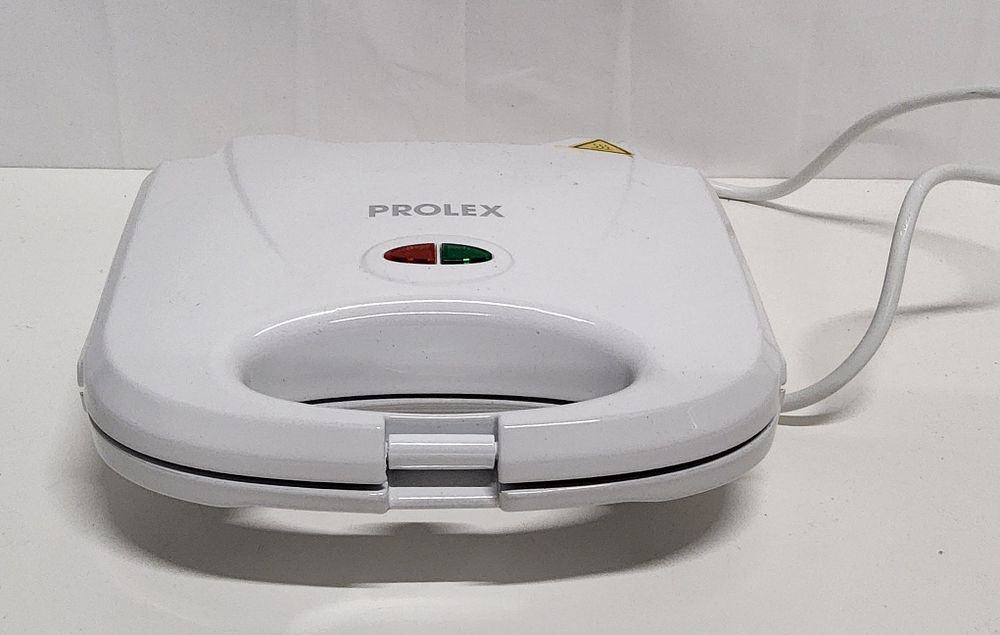 Lot 195a: Prolex Toasted sandwich maker.