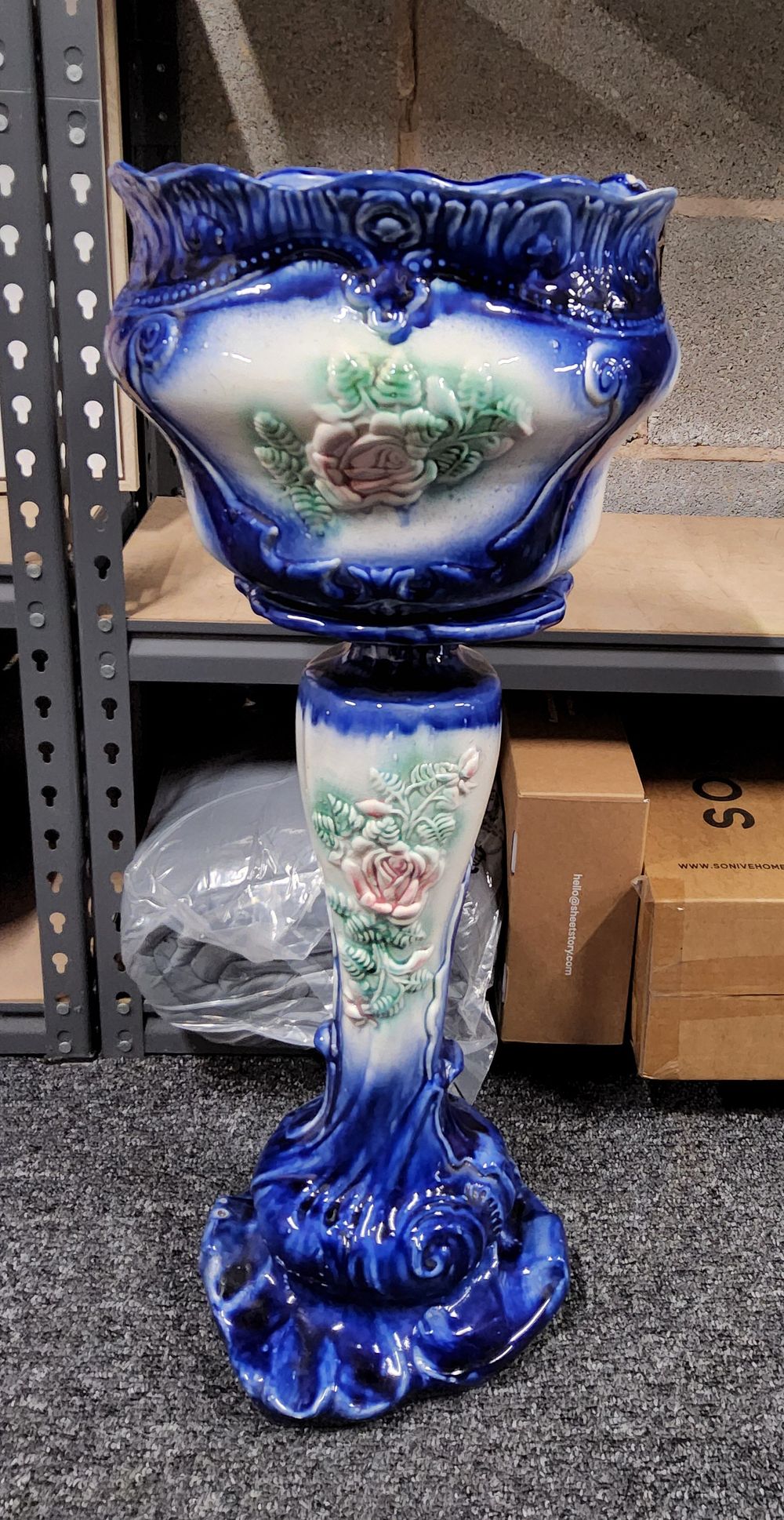 Lot 191b: Large Victorian floor standing Jardiniere with stand "Blue & White"