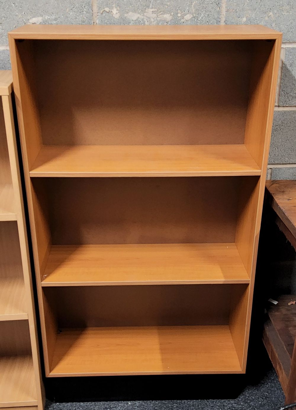 Lot 200c: Bookshelf