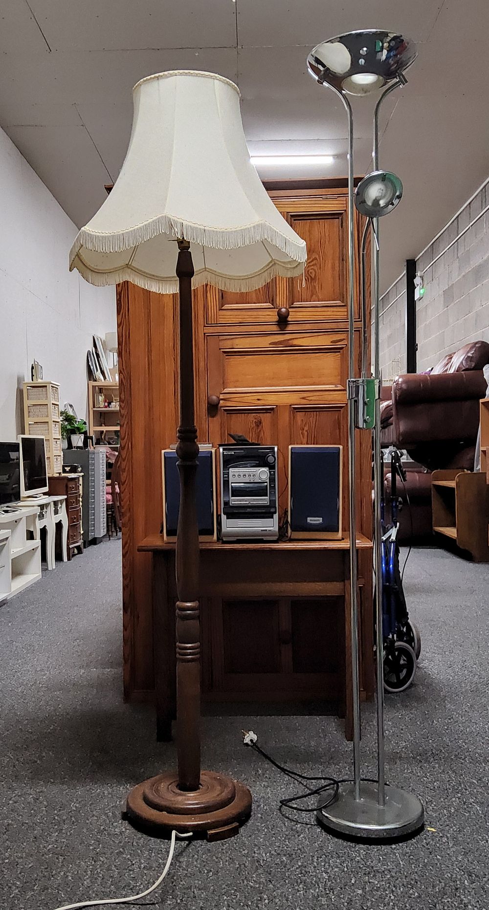 Lot 205: 2 x Standard floor lamps.