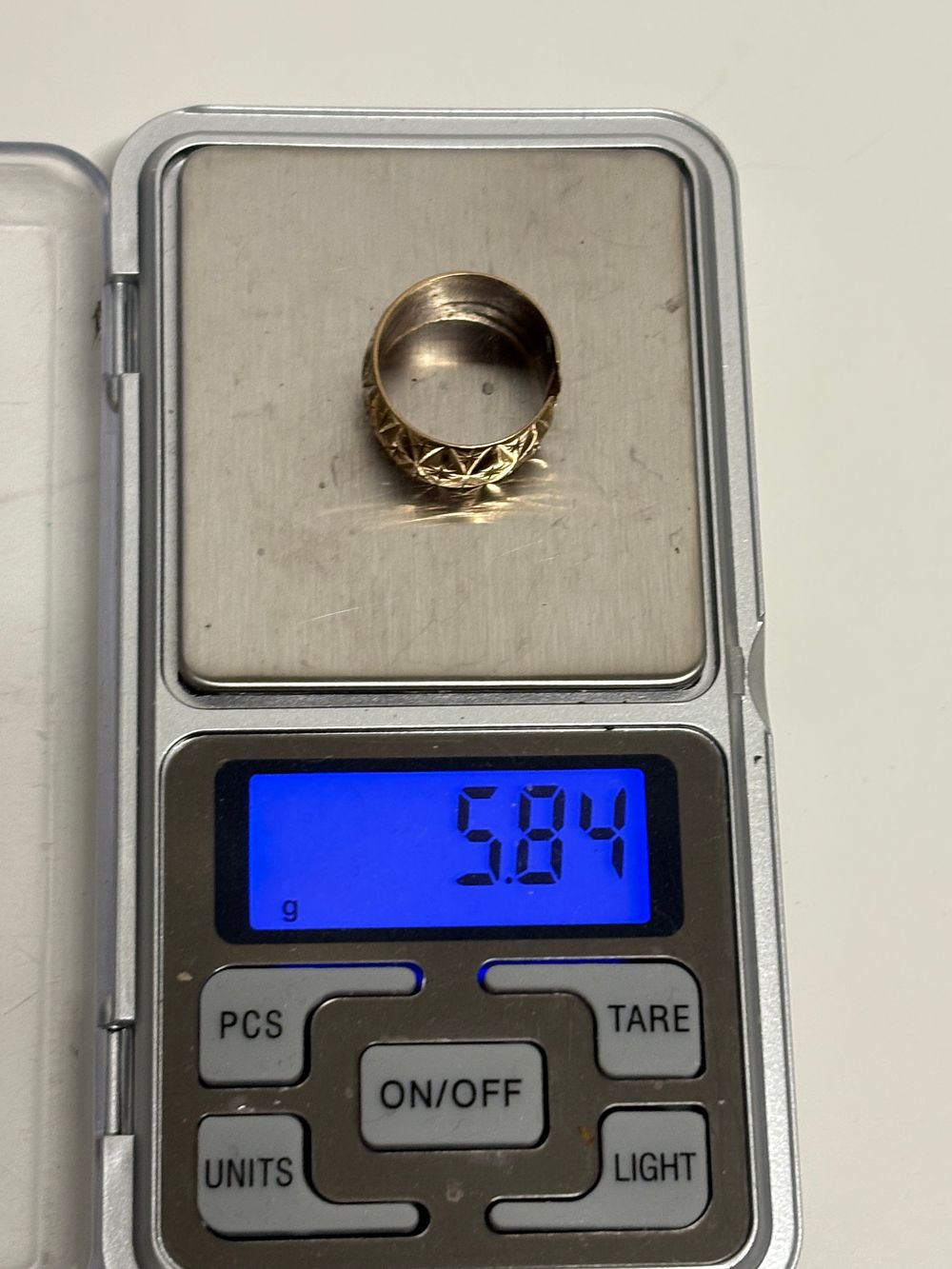 Lot 185a: Scrap Cut Gold Ring 5.84 Grams