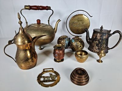 Mixed lot of brass items. As pictured weighs just over 2kg.