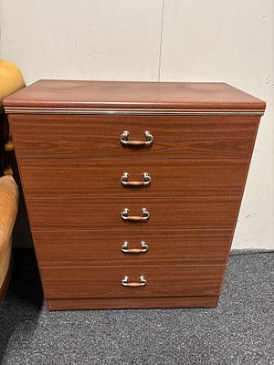 Chest of 5 Drawers. 30 x 16 x 37 inches