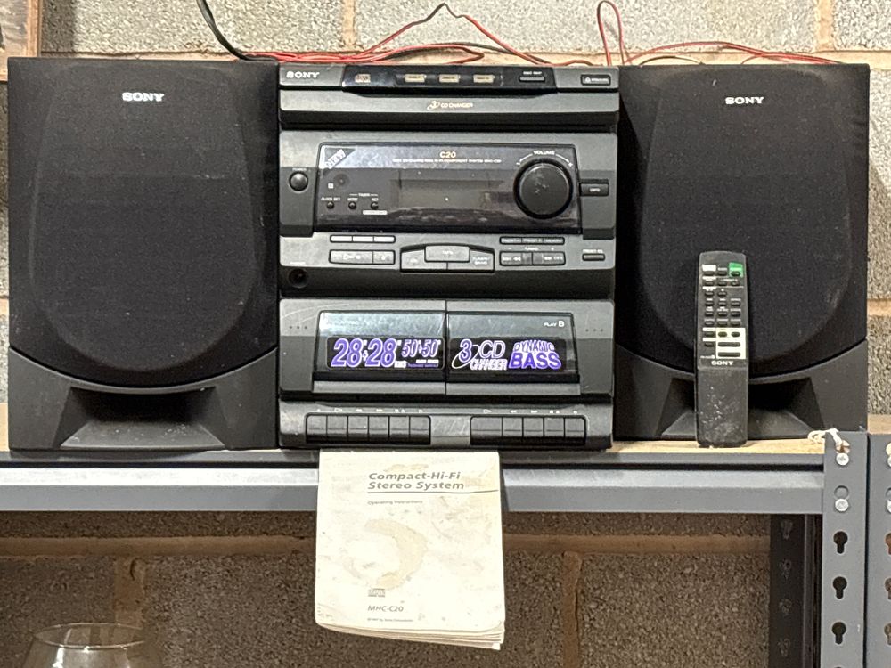 Lot 171: Sony Stereo With Speakers, Remote and Instructions