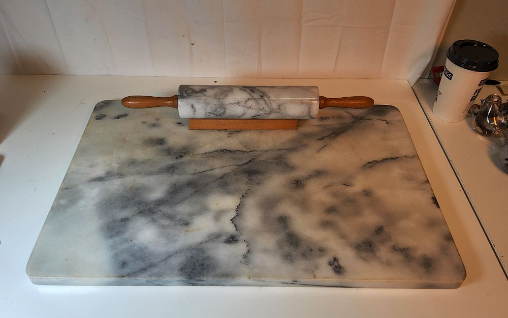 Lot 176: Marble chopping board and rollling pin