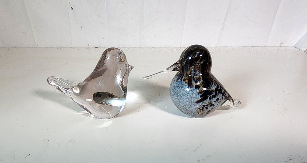 Lot 206: 2x Glass birds