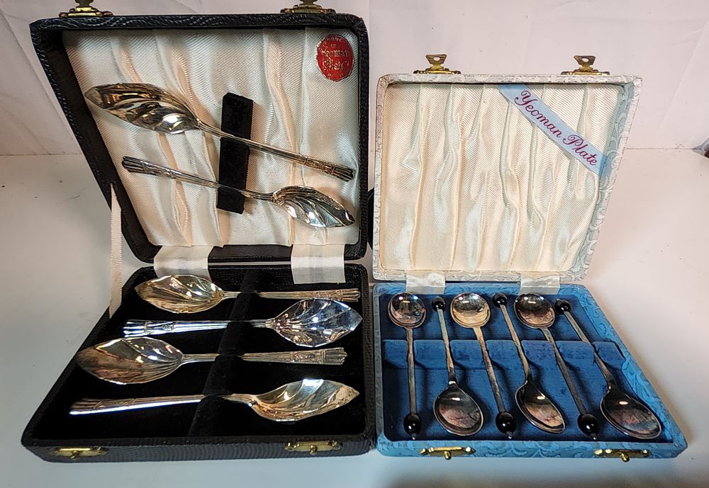 Lot 213: 2 sets of spoons
