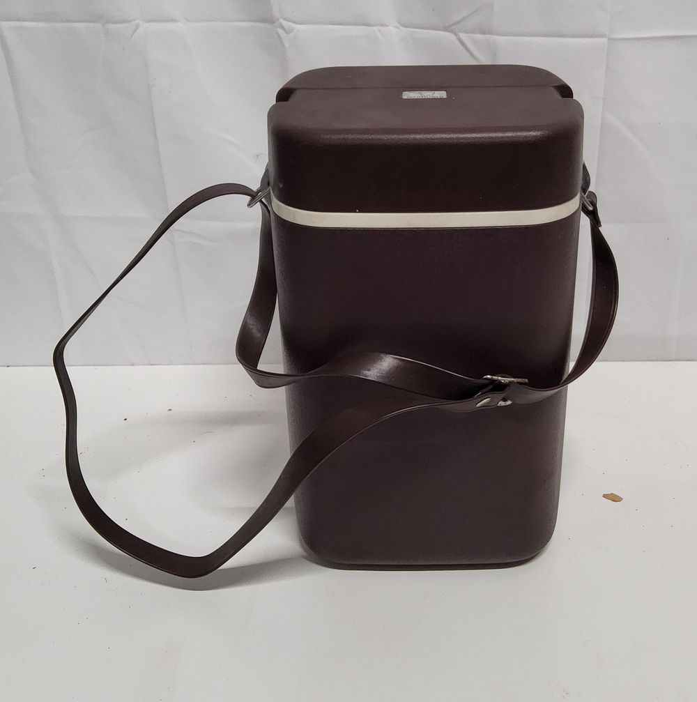 Lot 226: Vintage Zojirushi insulated lunch box. 11" Height.