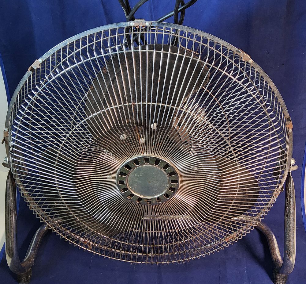 Lot 239: 45cm Air Circulator. Working when tested.