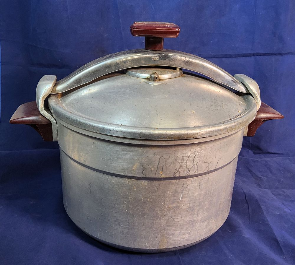 Lot 241: Large Vintage pressure cooker . House clearance item.