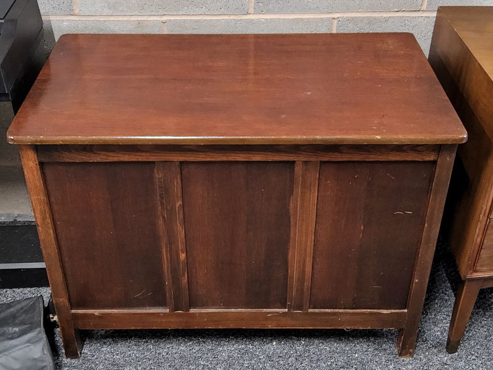 Lot 248: Large vintage Oak blanket /bedding box.