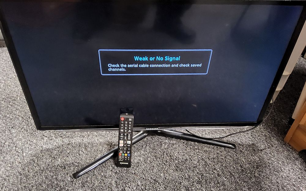Lot 249: Samsung 31" smart TV. As pictured .
