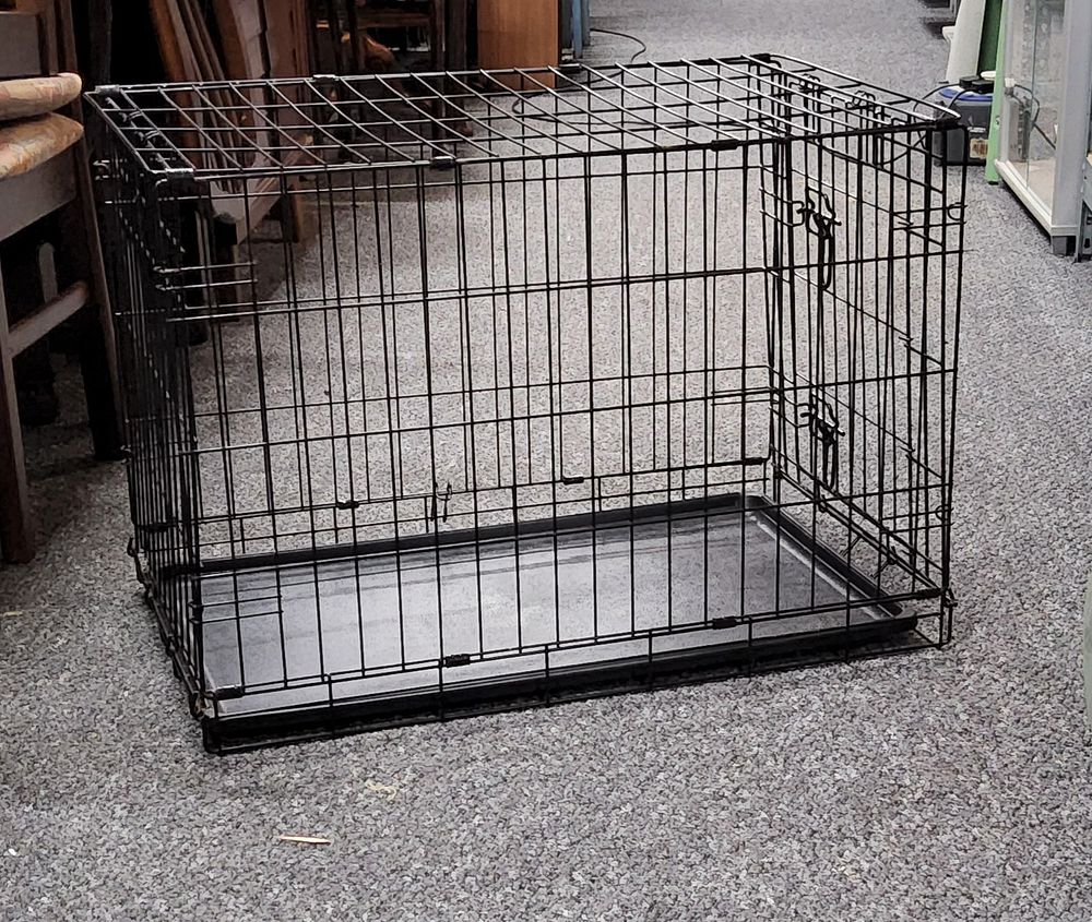 Lot 267: Small Collapsible Pet Crate.