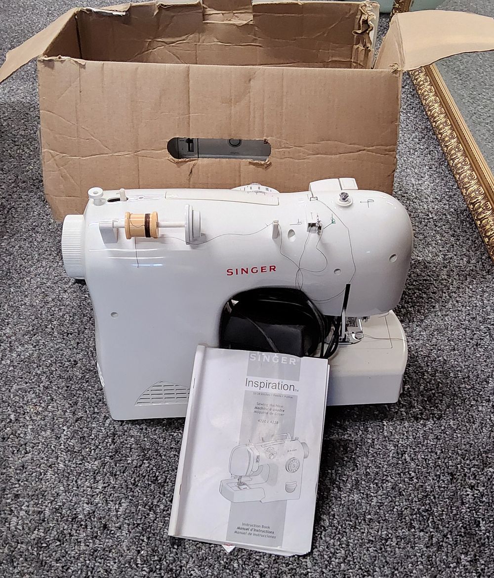Lot 269: Singer "Inspiration" Sewing Machine.