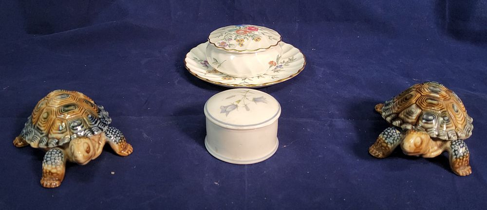 Lot 177a: Selection of Porcelain trinket pots / boxes
Wedgwood, wade etc. As pictured.