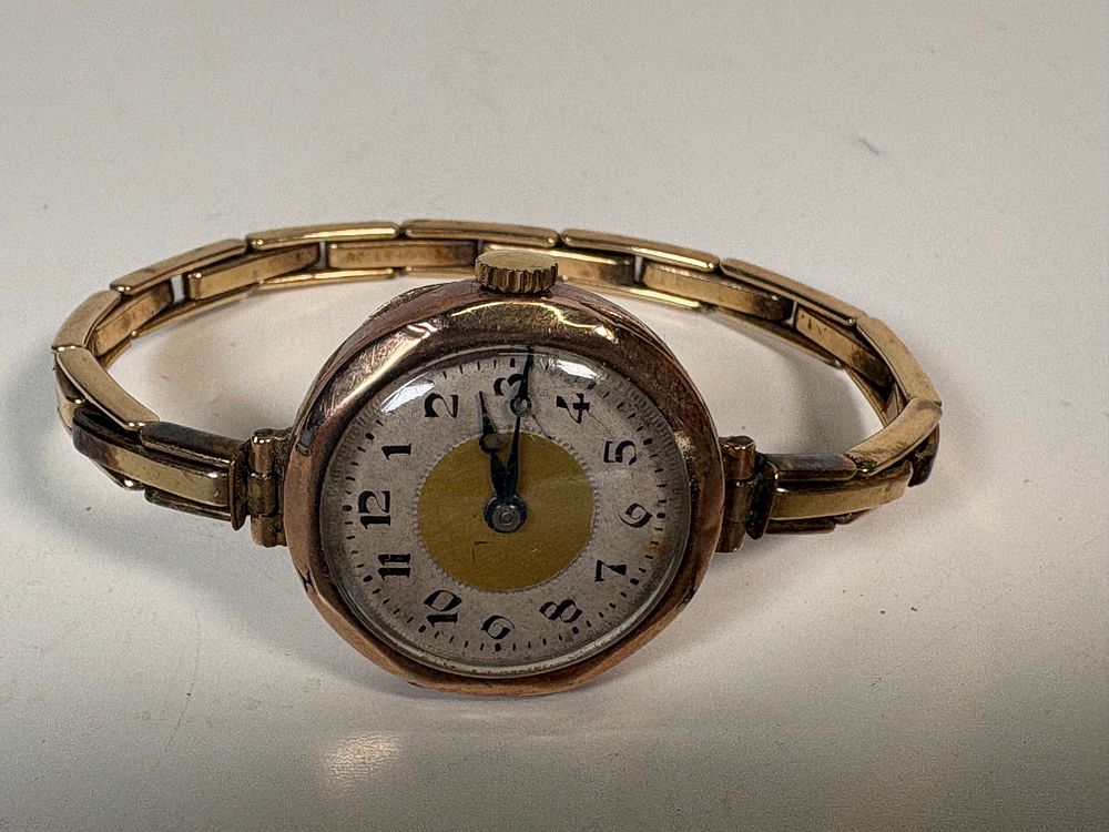 Lot 187: Working 9 Carat Gold Watch