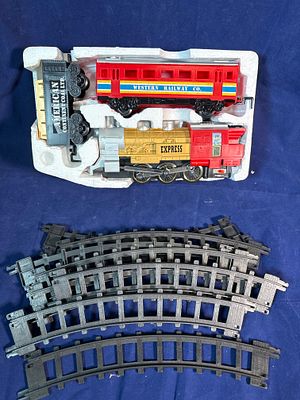 Battery Operated Train Set . With Circular Track