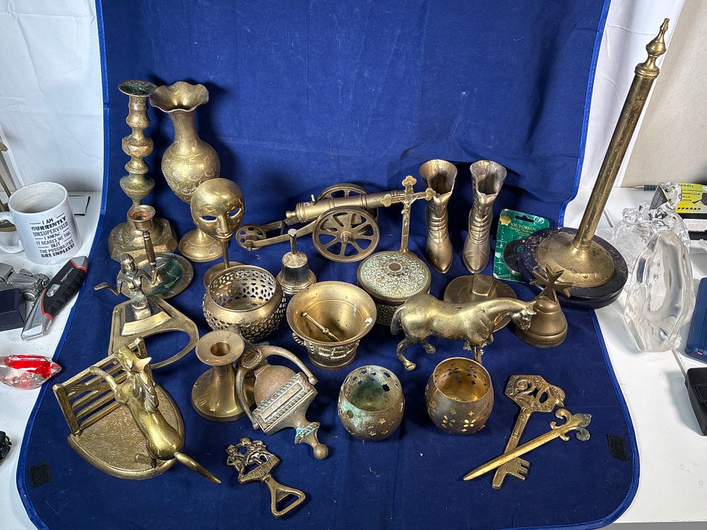 Lot 152: Job Lot of Brass Itens and ornaments