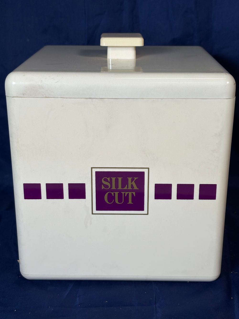 Lot 172: Vintage Silk Cut Pub Ice Bucket