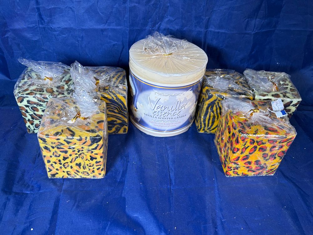 Lot 176: Large 1.2kg Vanilla Scented Candle and 6 Square Candles