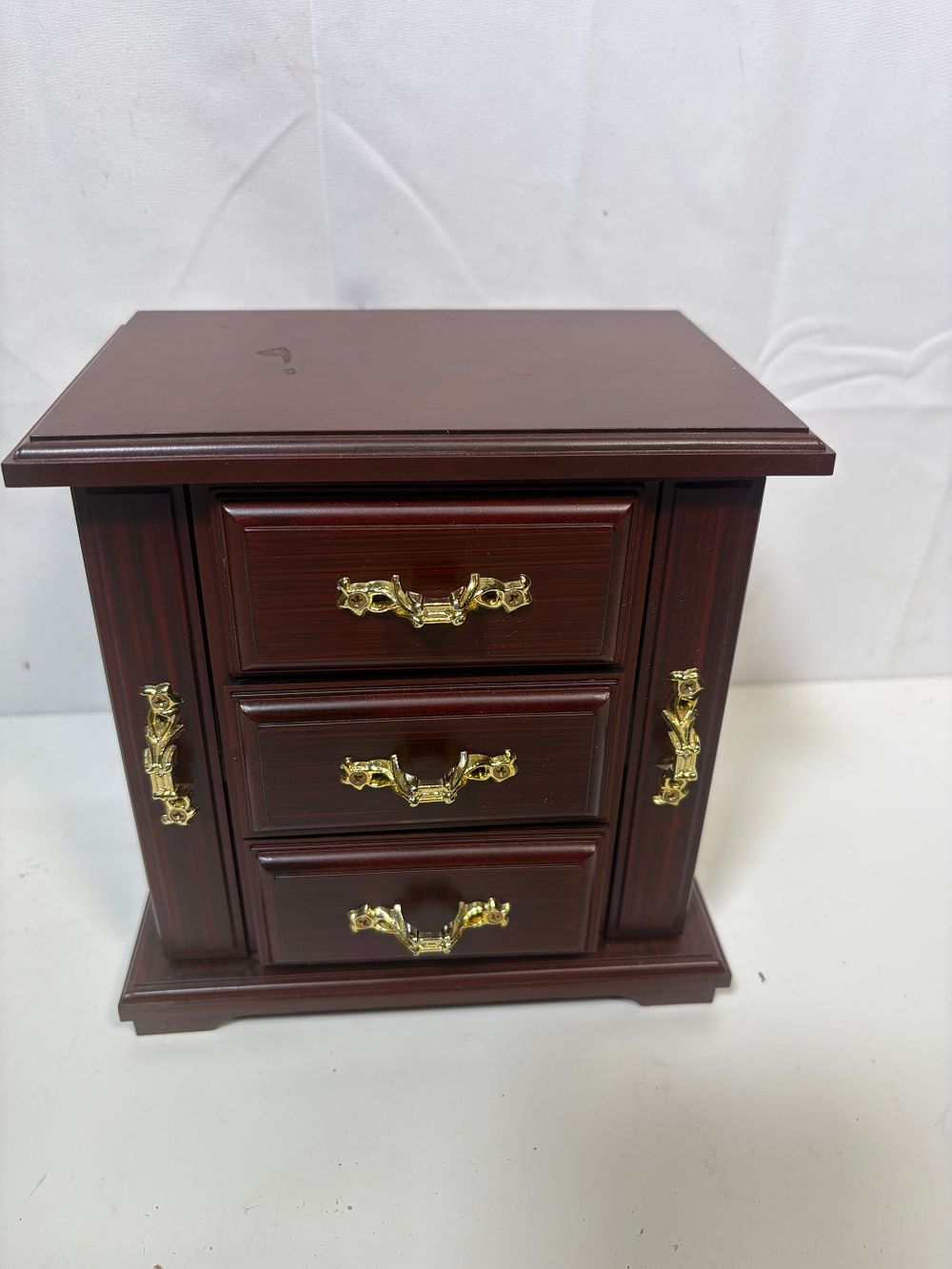 Lot 198: Musical Jewellery Box with 2 Drawers