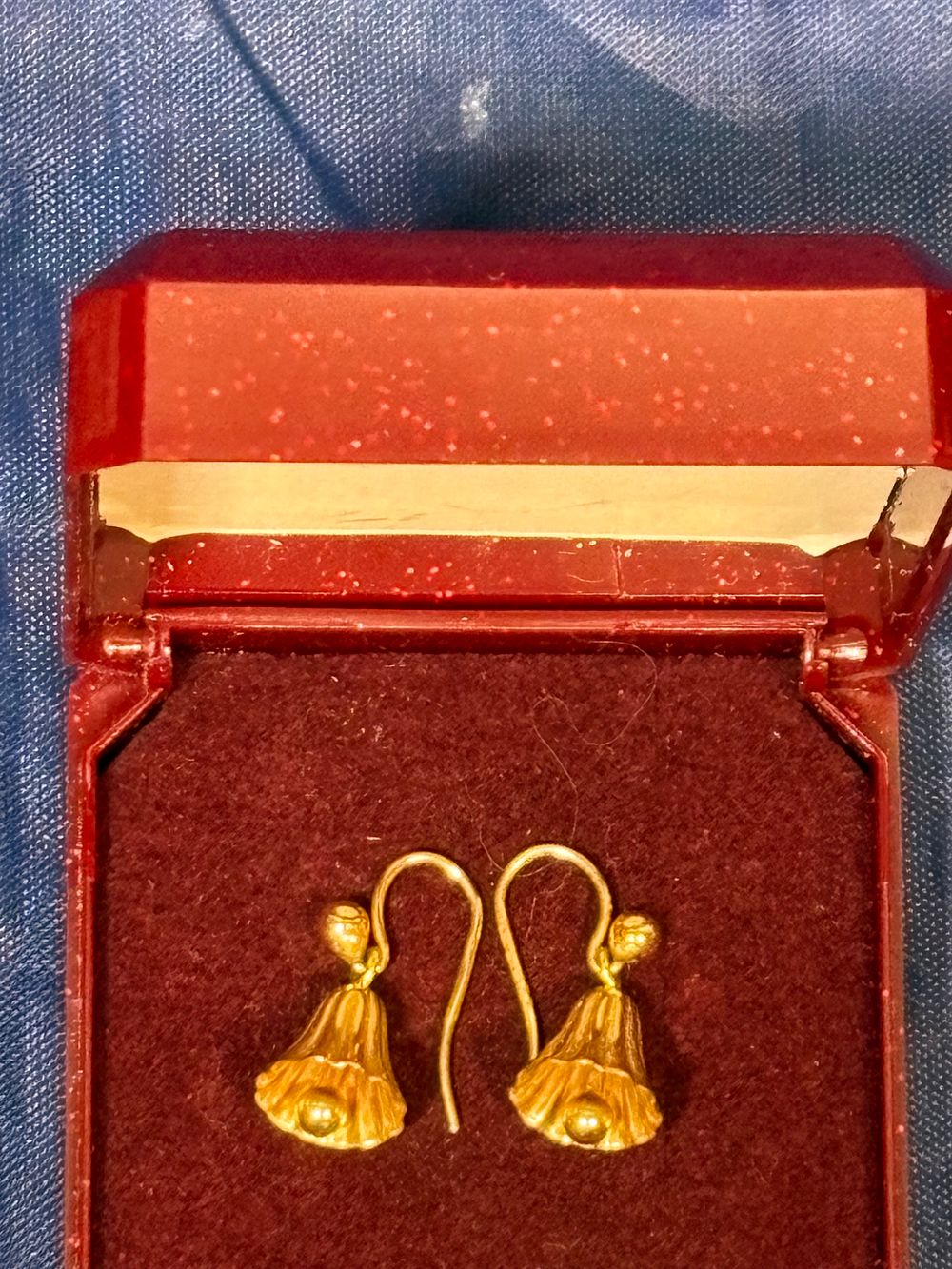 Lot 255: 9 carat Gold Pair of Bell Earrings