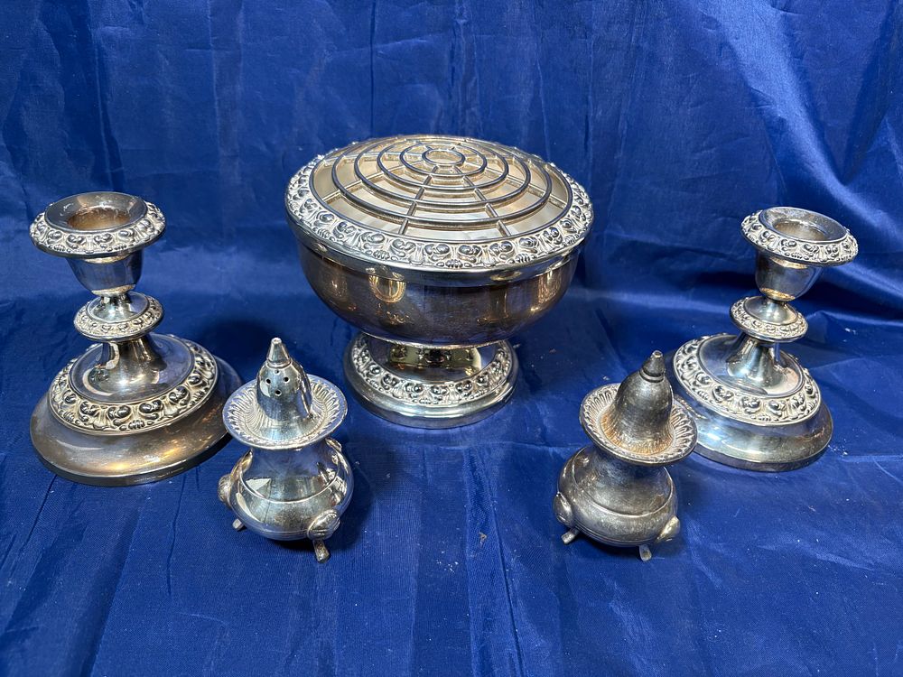 Lot 286: Silver Plated Set.