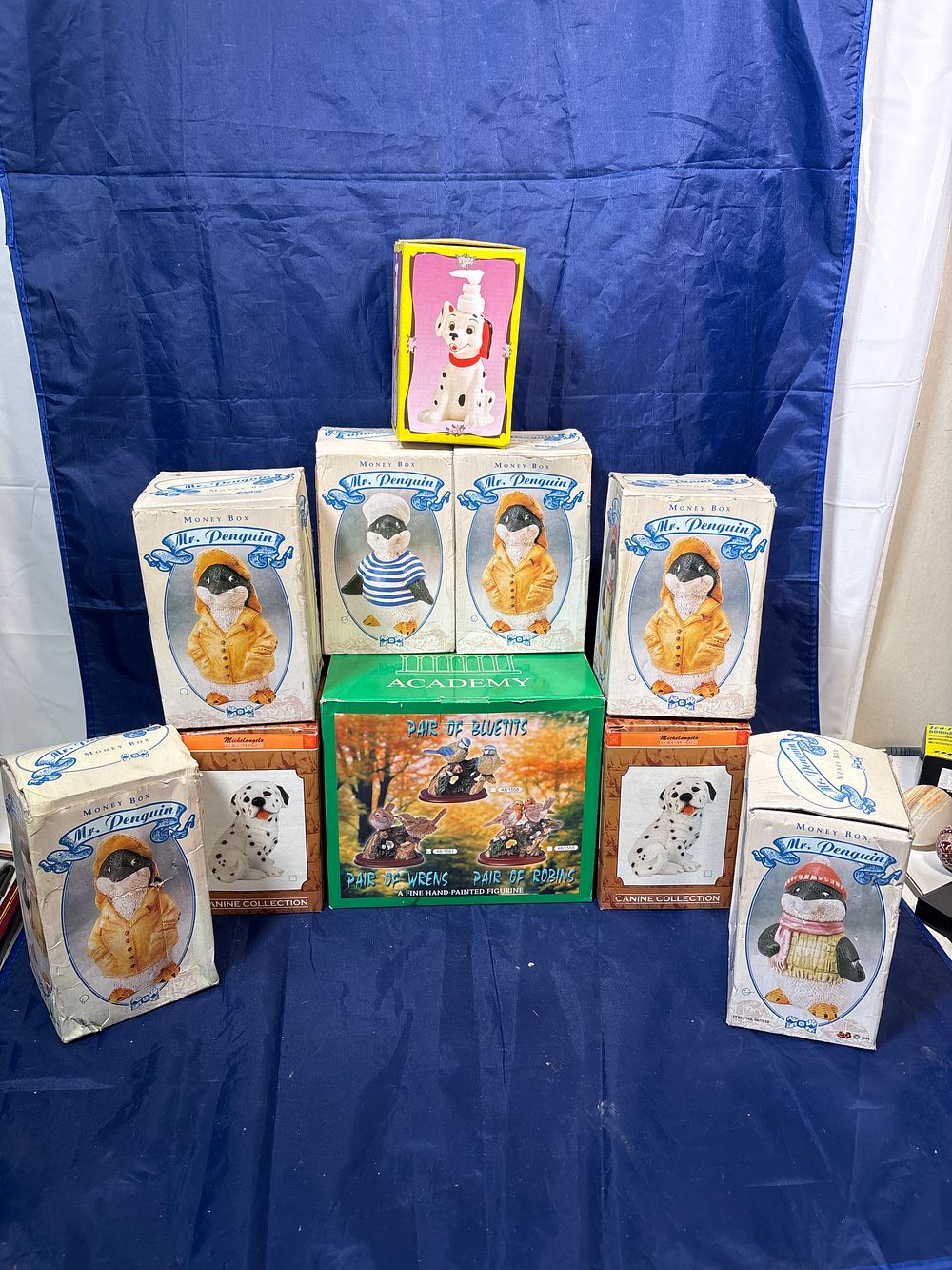 Lot 313: 10 various Boxed Ornaments
