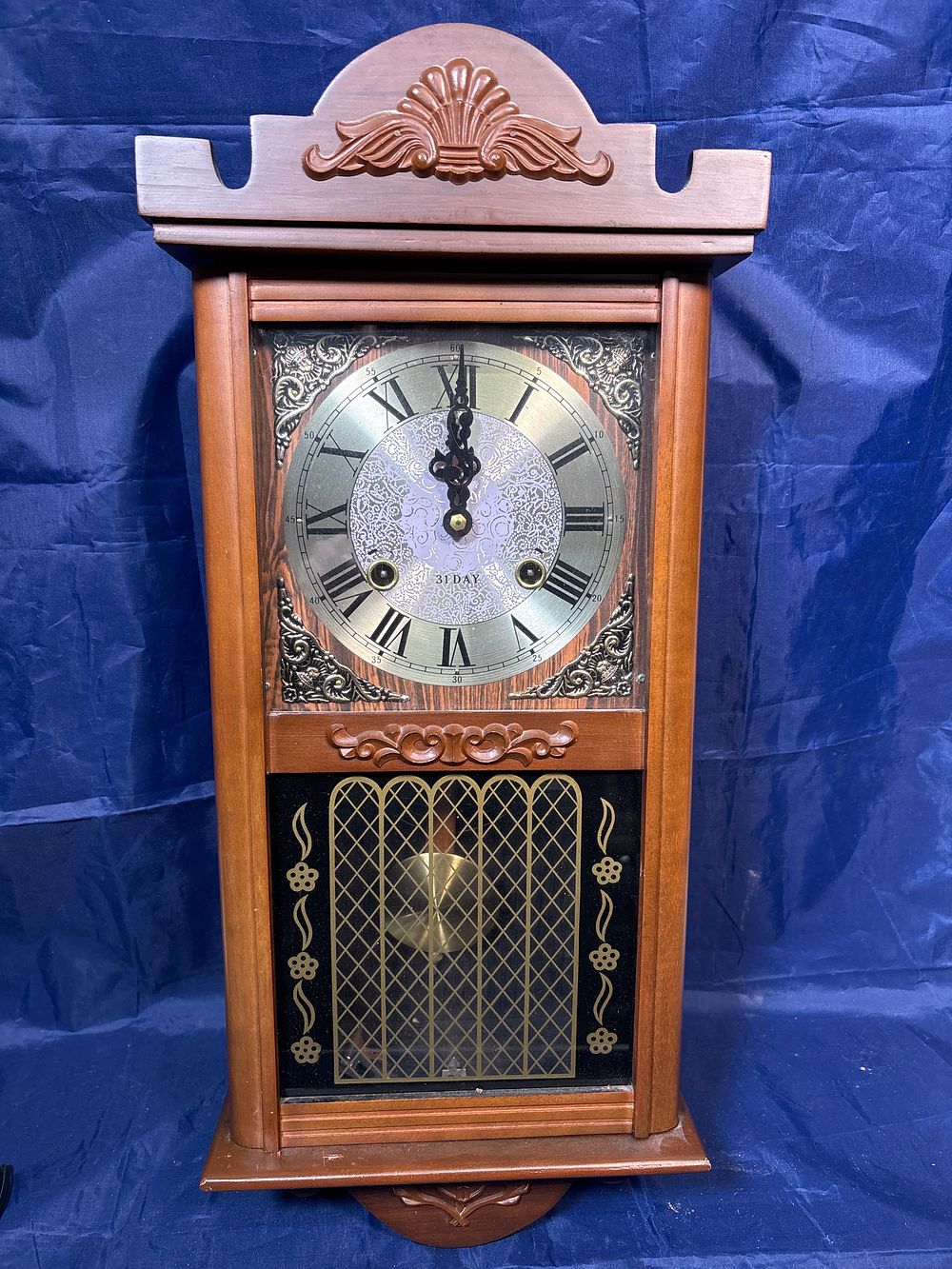 Lot 320: 31 Day Chiming Wall Clock With Key