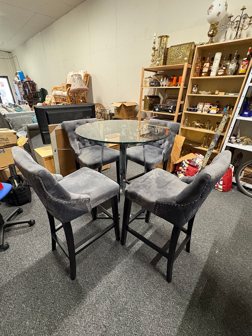 Lot 346: High Drinks Table and 4 high Stools