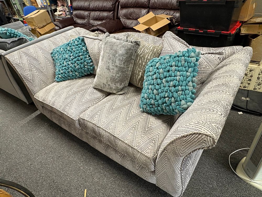Lot 355: Modern 3 SeatervSettee