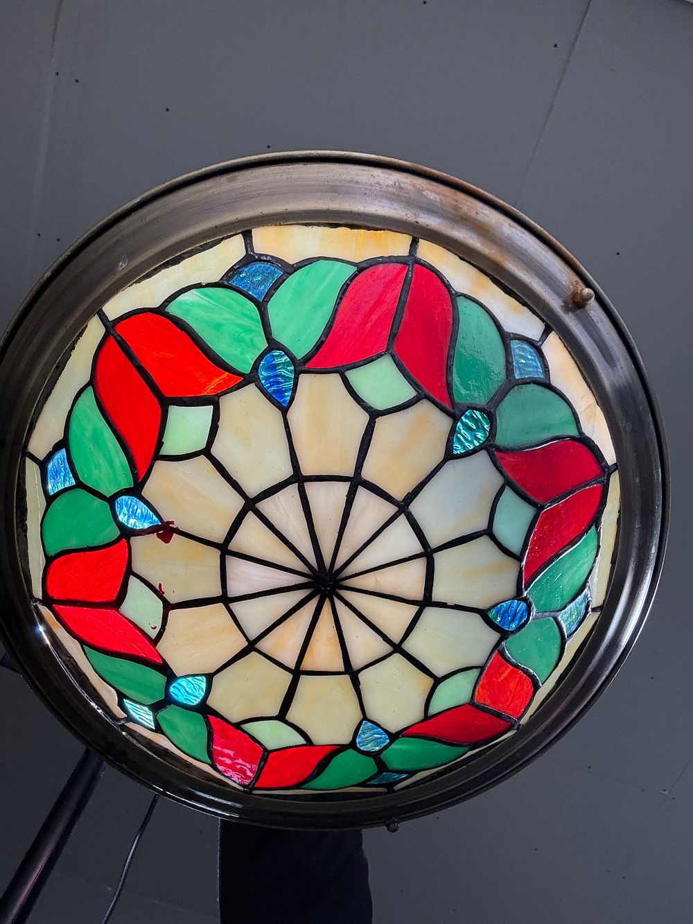 Lot 360: Leaded Glass Flycatcher Lampshade