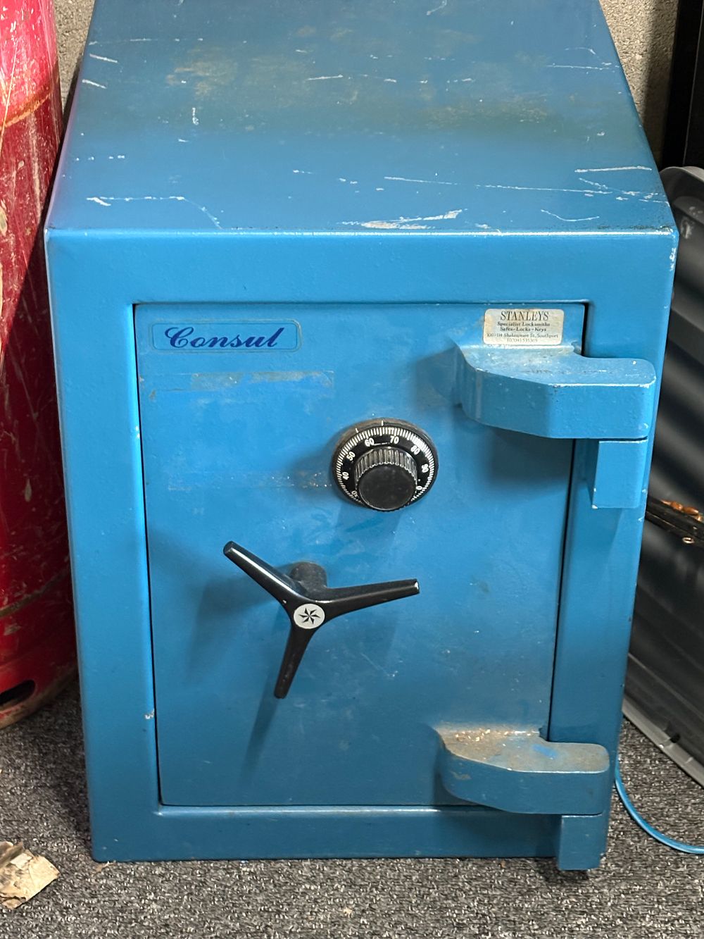 Lot 381: A Kinheavy Consul Combination Safe Bring enough help to load this .