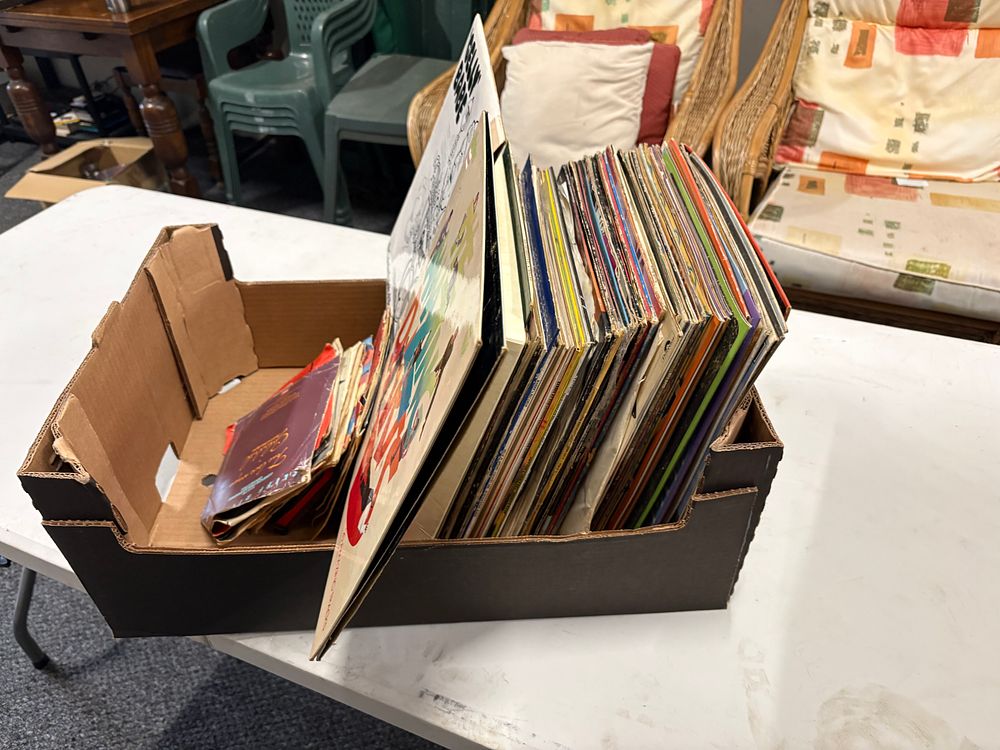 Lot 392: Selection of LPs and Singles