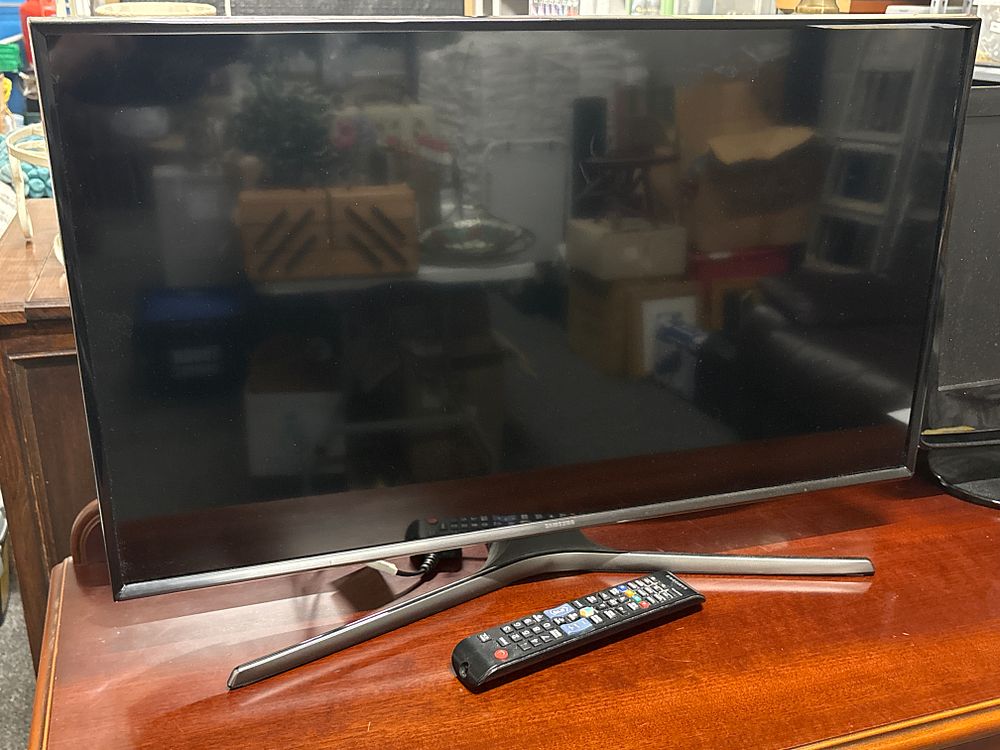 Lot 416: Samsung UE32J5600AK 32" Full HD Smart LED TV