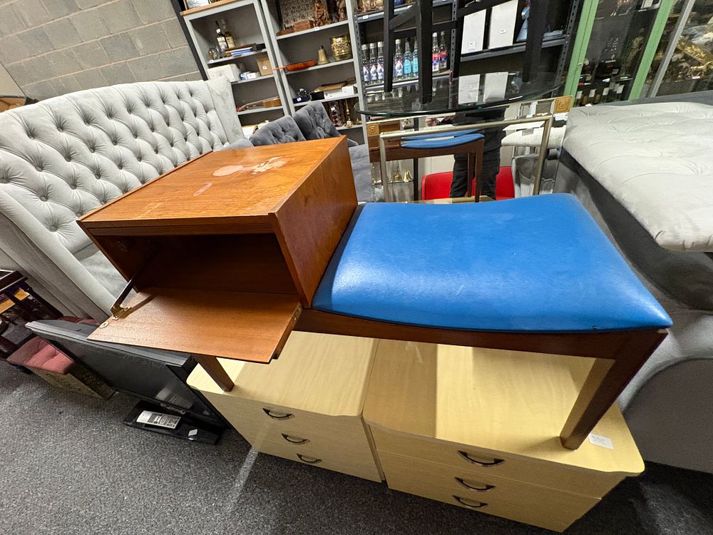 Lot 417: Original Chippy Telephone Seat Table