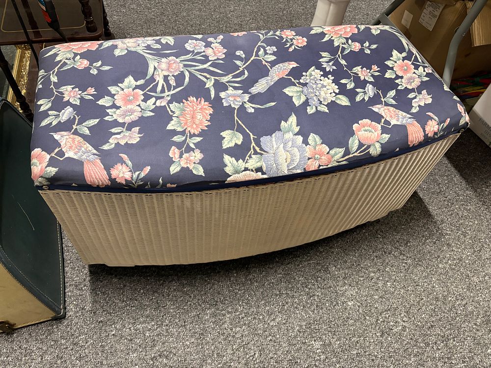 Lot 47a: Lloyd Loom Bowfronted Bedding Box / Seat