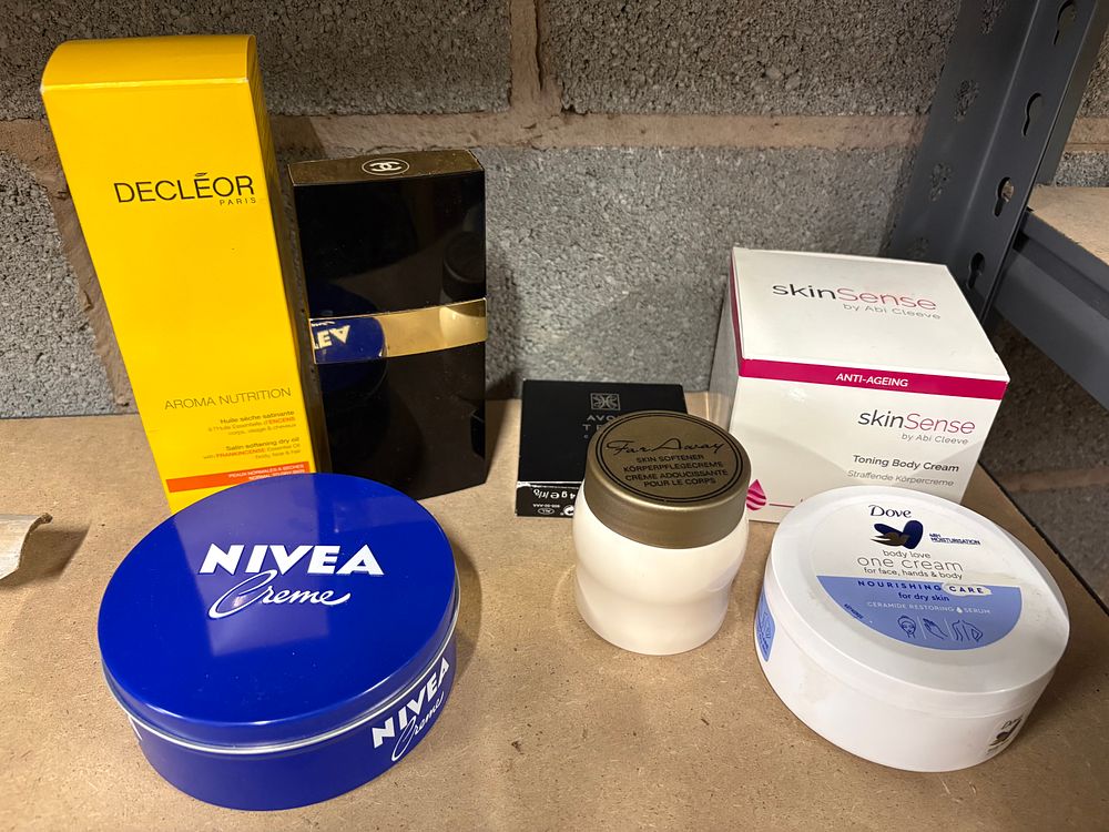 Lot 178: Selection of cosmetic products