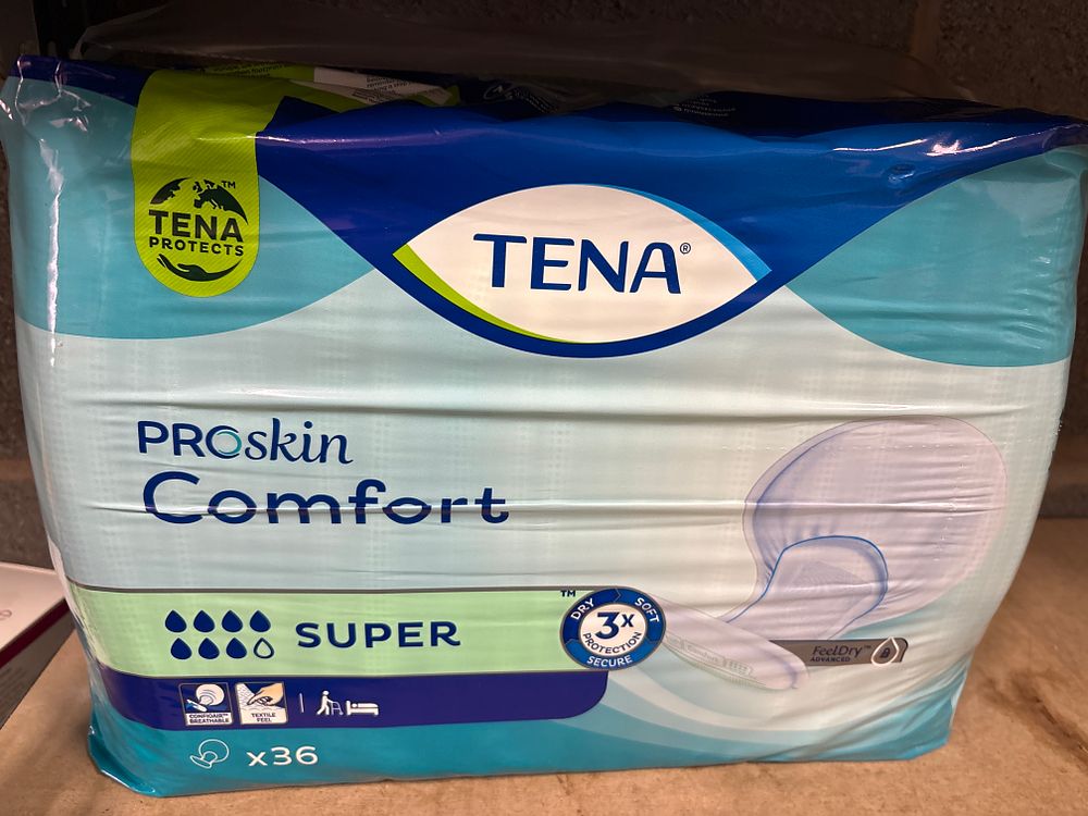 Lot 188: Pack of 36 Tena proskin comfort super
