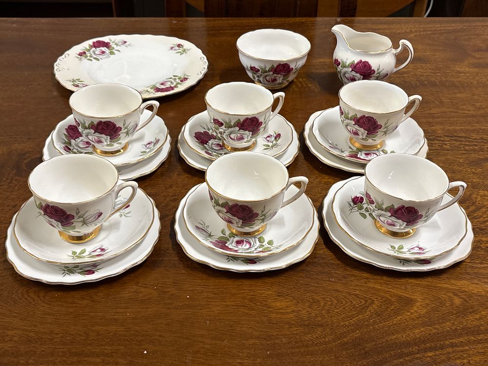 Lot 192: Colclough Bone China tea set
