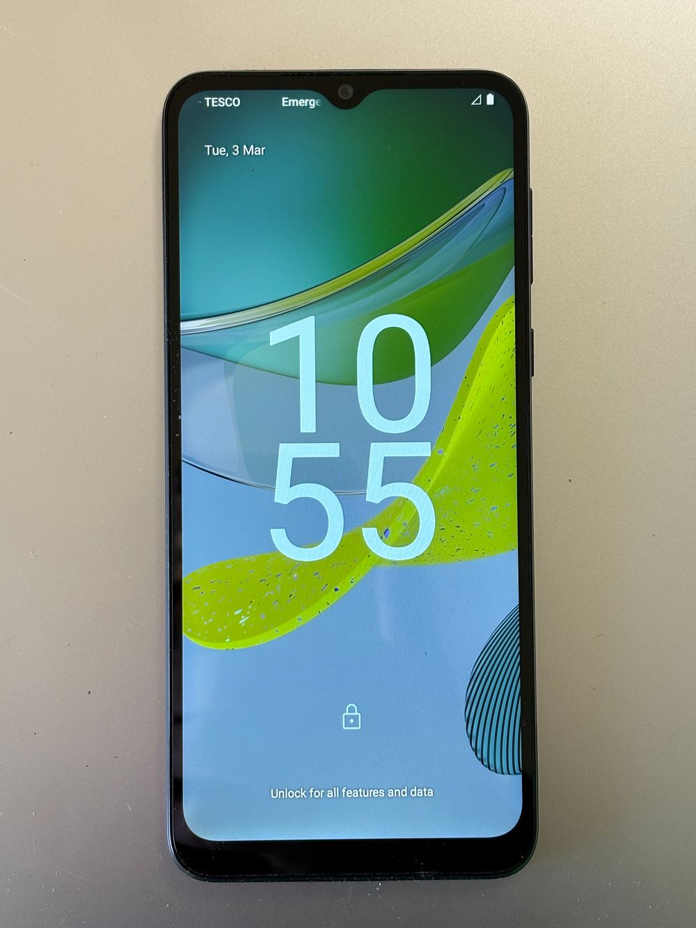 Lot 196: Motorola E13 Smartphone